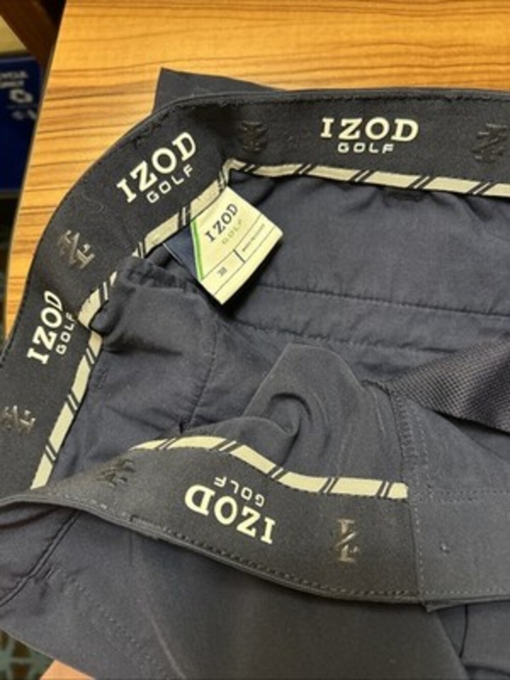 Izod golf shorts men's 38x10 blue dry fit outdoor sports preppy tropical. EUC